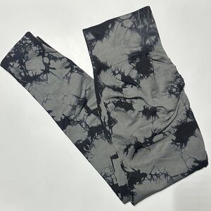 Gray & Black Tie Dye Scrunch Butt Lifting Leggings - Size L
